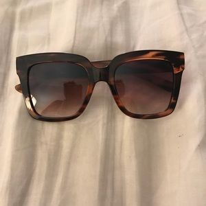 Quay Supine Sunglasses (tortoise)